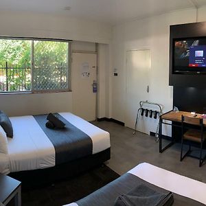 The Stuart Hotel-Motel